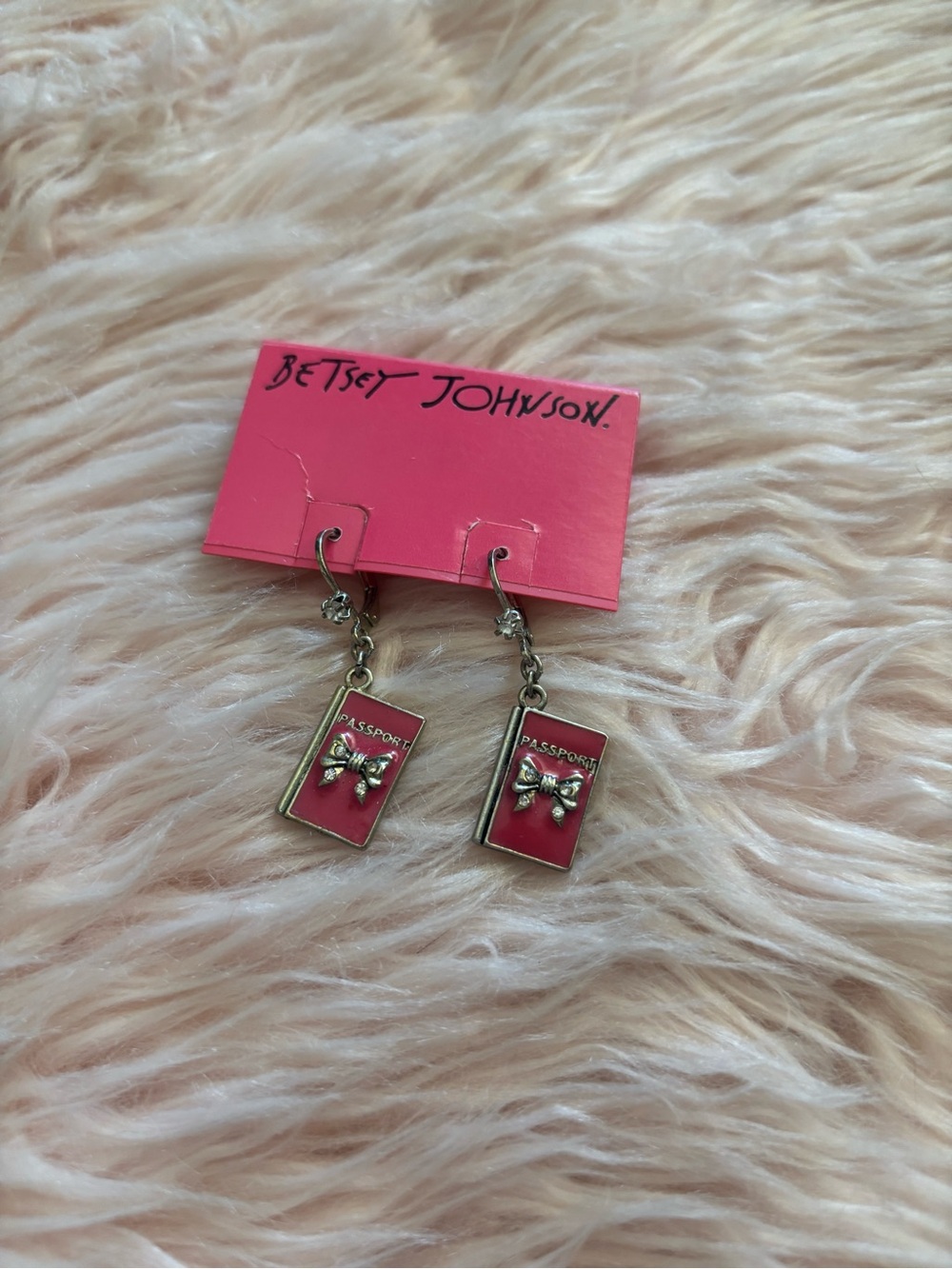 Earrings (Accessory) - Picture 2 of 2